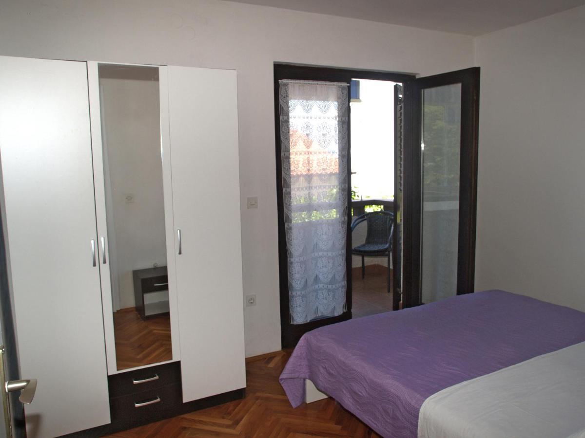 Apartments Matic Njivice Exterior photo