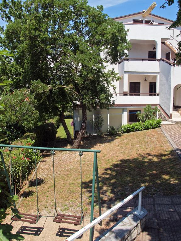 Apartments Matic Njivice Exterior photo