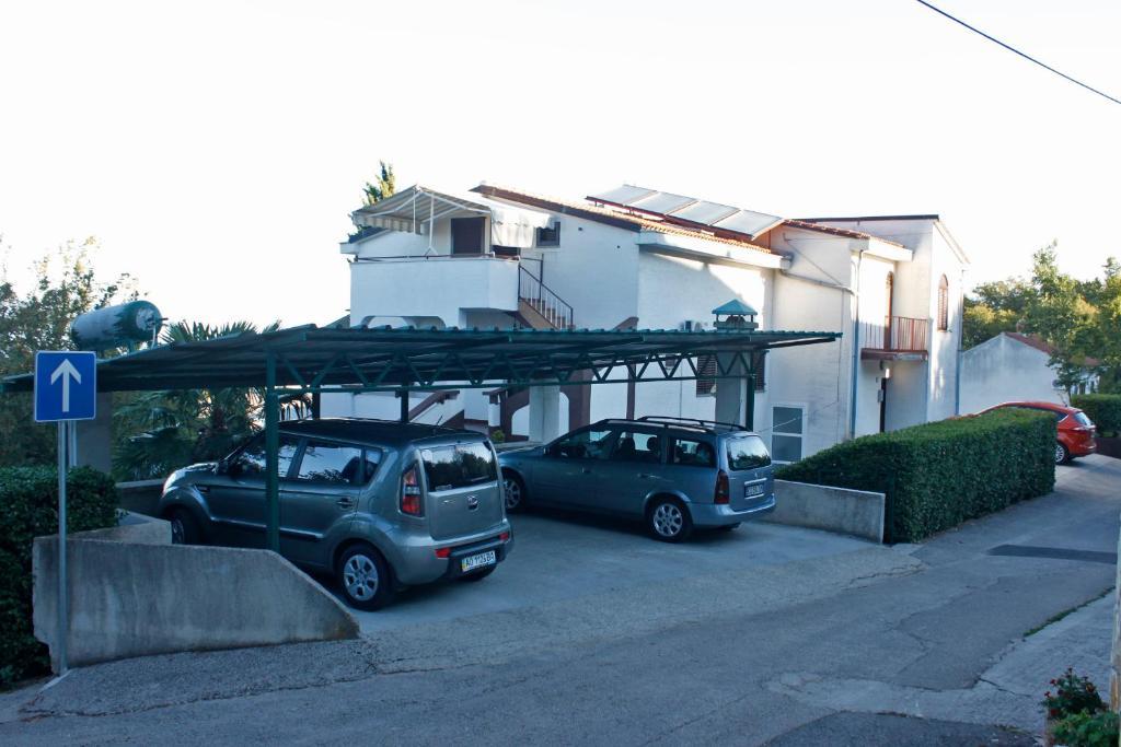 Apartments Matic Njivice Exterior photo