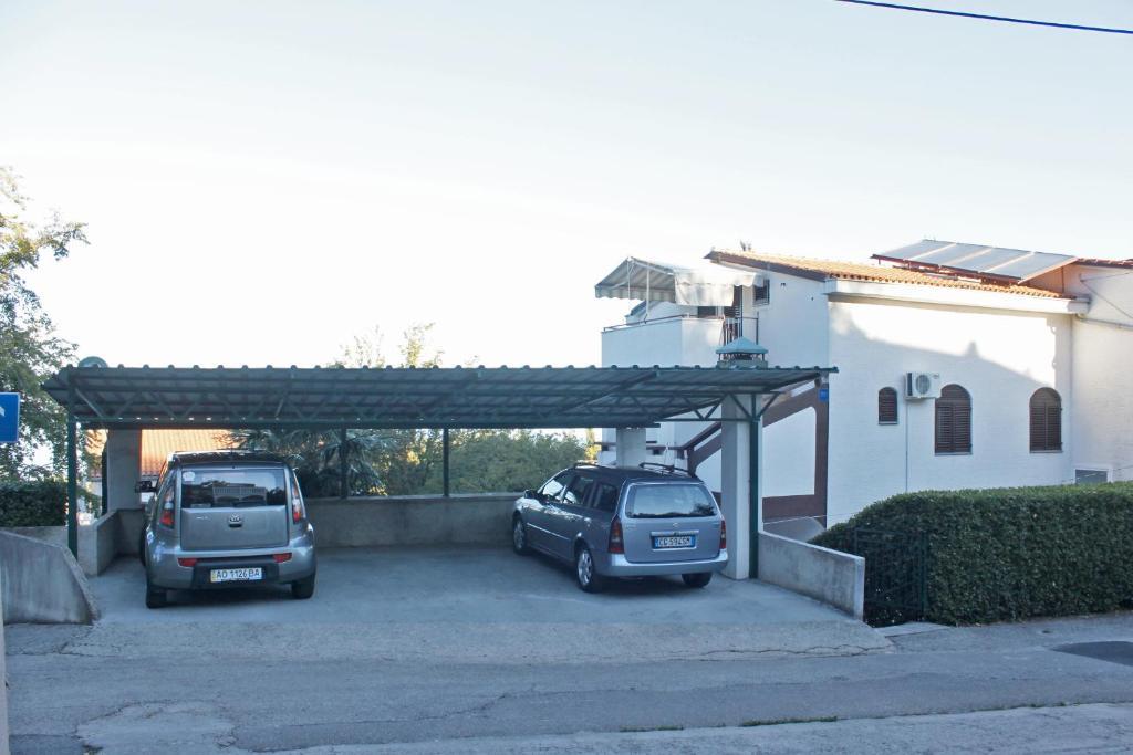 Apartments Matic Njivice Exterior photo