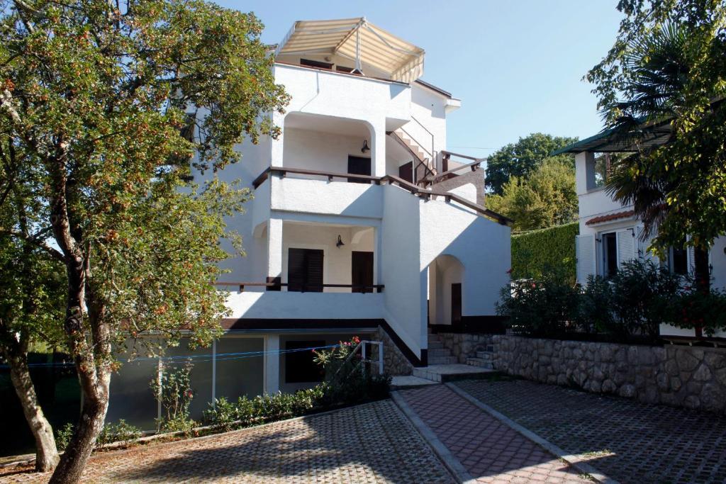 Apartments Matic Njivice Exterior photo